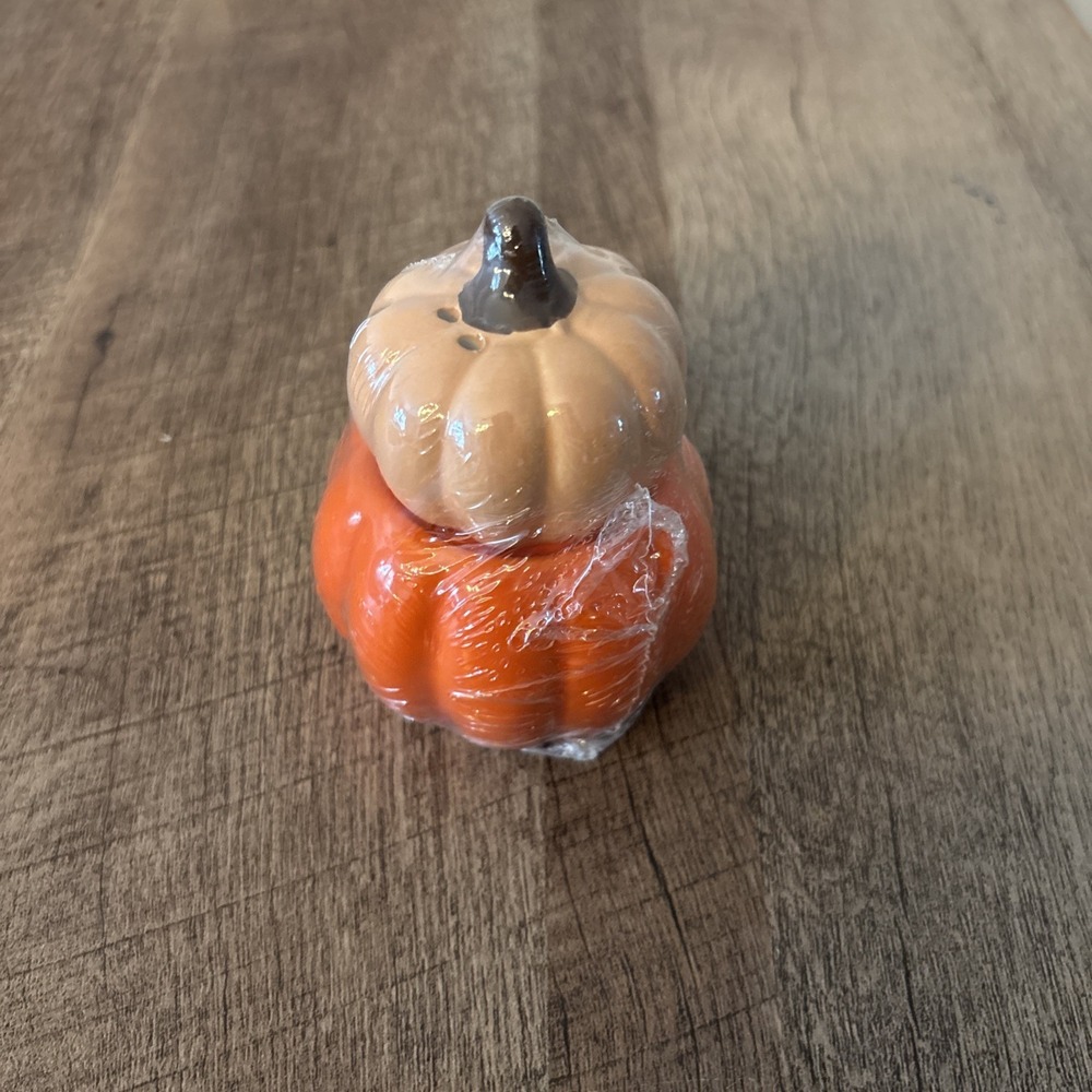 Vintage Stoneware PUMPKIN Salt and Pepper Shakers Set Fruit Cottage Core